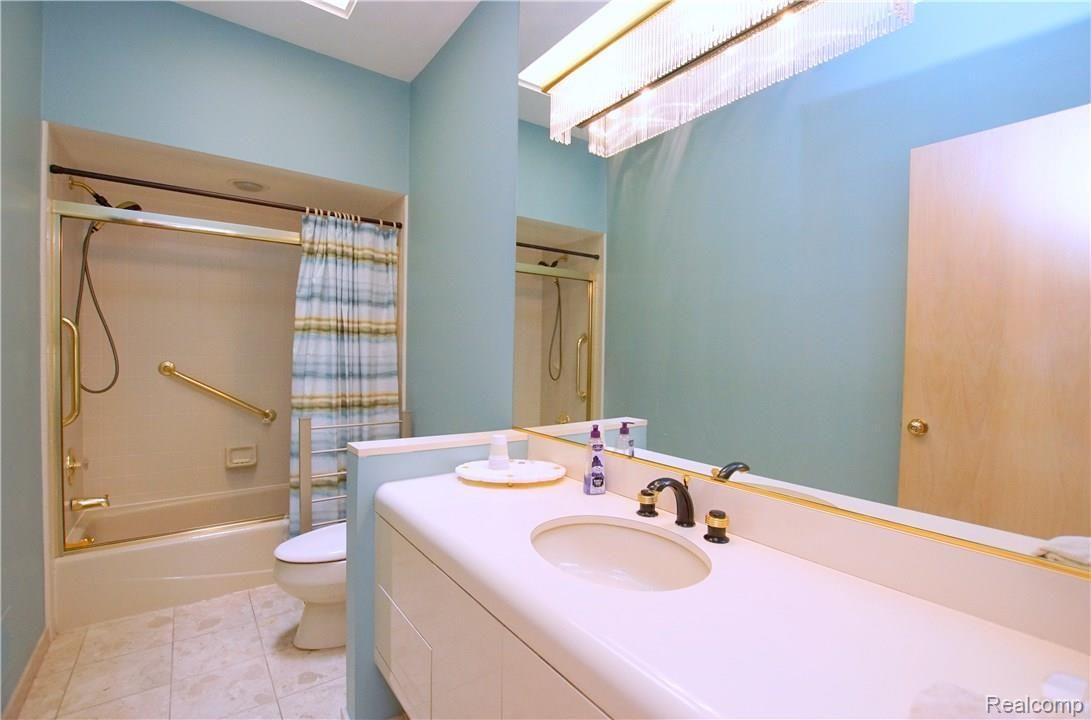5264 Simpson Lake Road West Bloomfield, MI 48323 - Photo 18 of 27 DSC04221.JPG