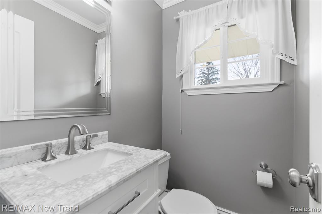 1043 Westview Road Bloomfield Hills, MI 48304 - Photo 21 of 43