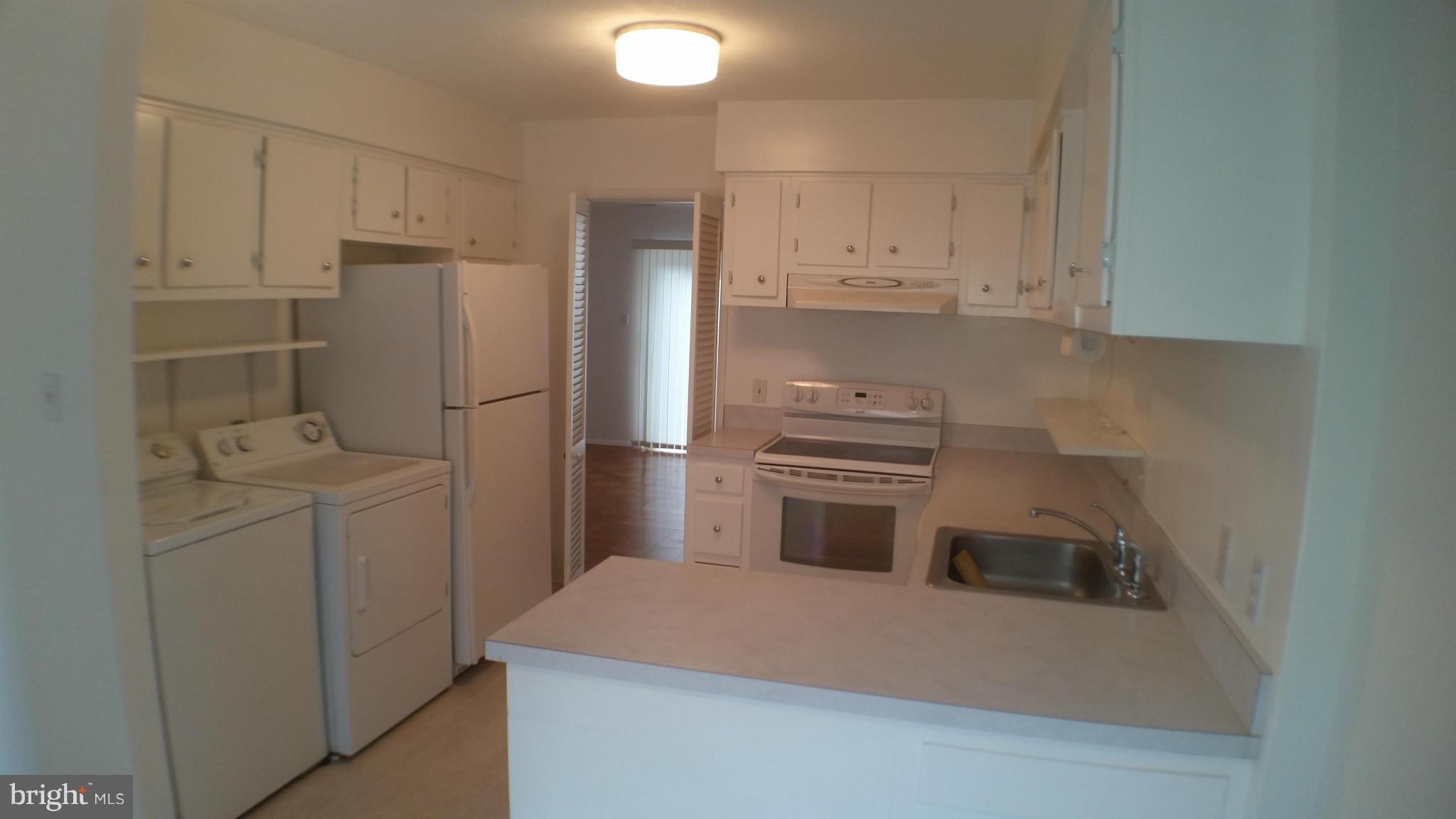 1350 Northgate Square Reston, VA 20190 - Photo 2 of 20 Kitchen - Open and Light