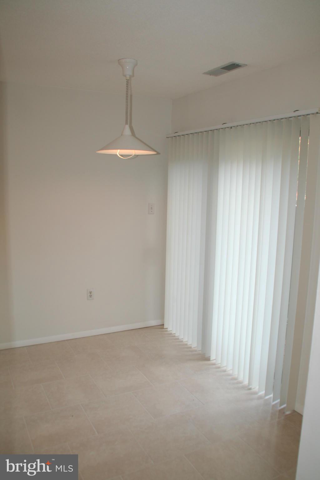 1350 Northgate Square Reston, VA 20190 - Photo 4 of 20 Kitchen Table Space for a Small Crowd