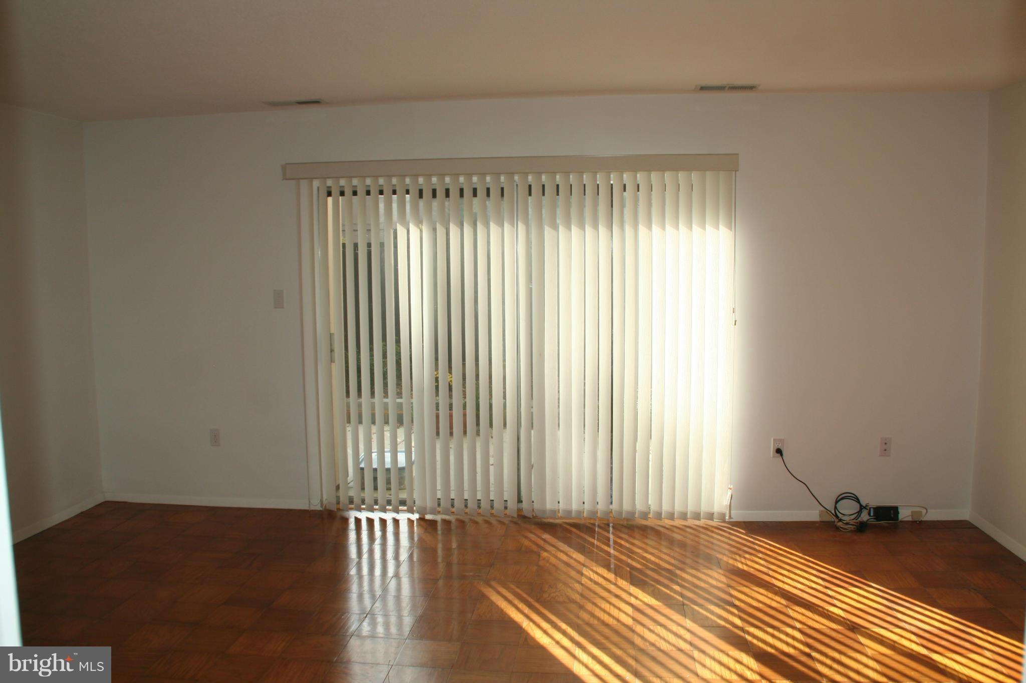 1350 Northgate Square Reston, VA 20190 - Photo 5 of 20 Living Room - Parquet Wood - Slider to Back