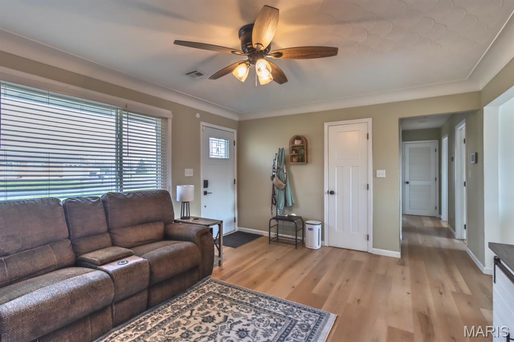 105 Surrey Lane Bethalto, IL 62010 - Photo 5 of 19