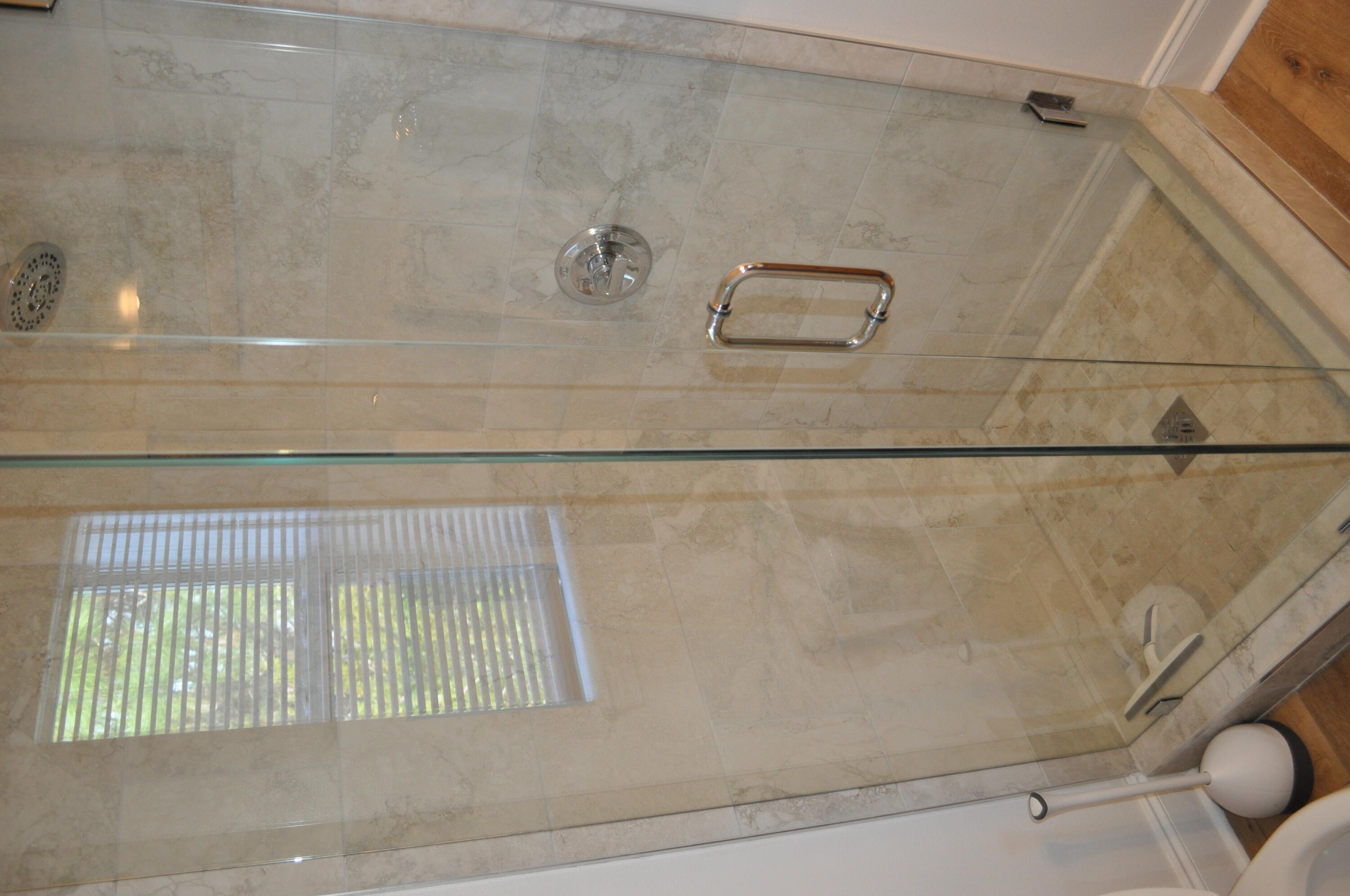 136 Shorebird Drive, Unit 724 Santa Rosa Beach, FL 32459 - Photo 24 of 49 a bathroom with a shower