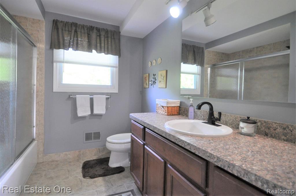 874 Bridgestone Drive Rochester Hills, MI 48309 - Photo 29 of 45
