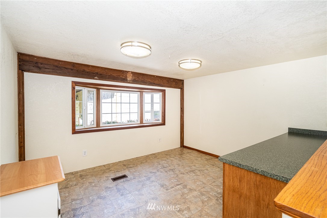 1561 King Road Winlock, WA 98596 - Photo 16 of 23 a view of an empty room and window