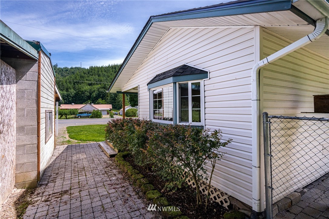 1561 King Road Winlock, WA 98596 - Photo 21 of 23 a view of a back yard of the house