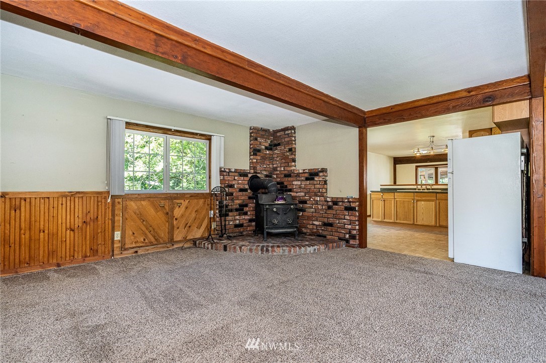 1561 King Road Winlock, WA 98596 - Photo 10 of 23 an empty room with furniture and a ceiling fan