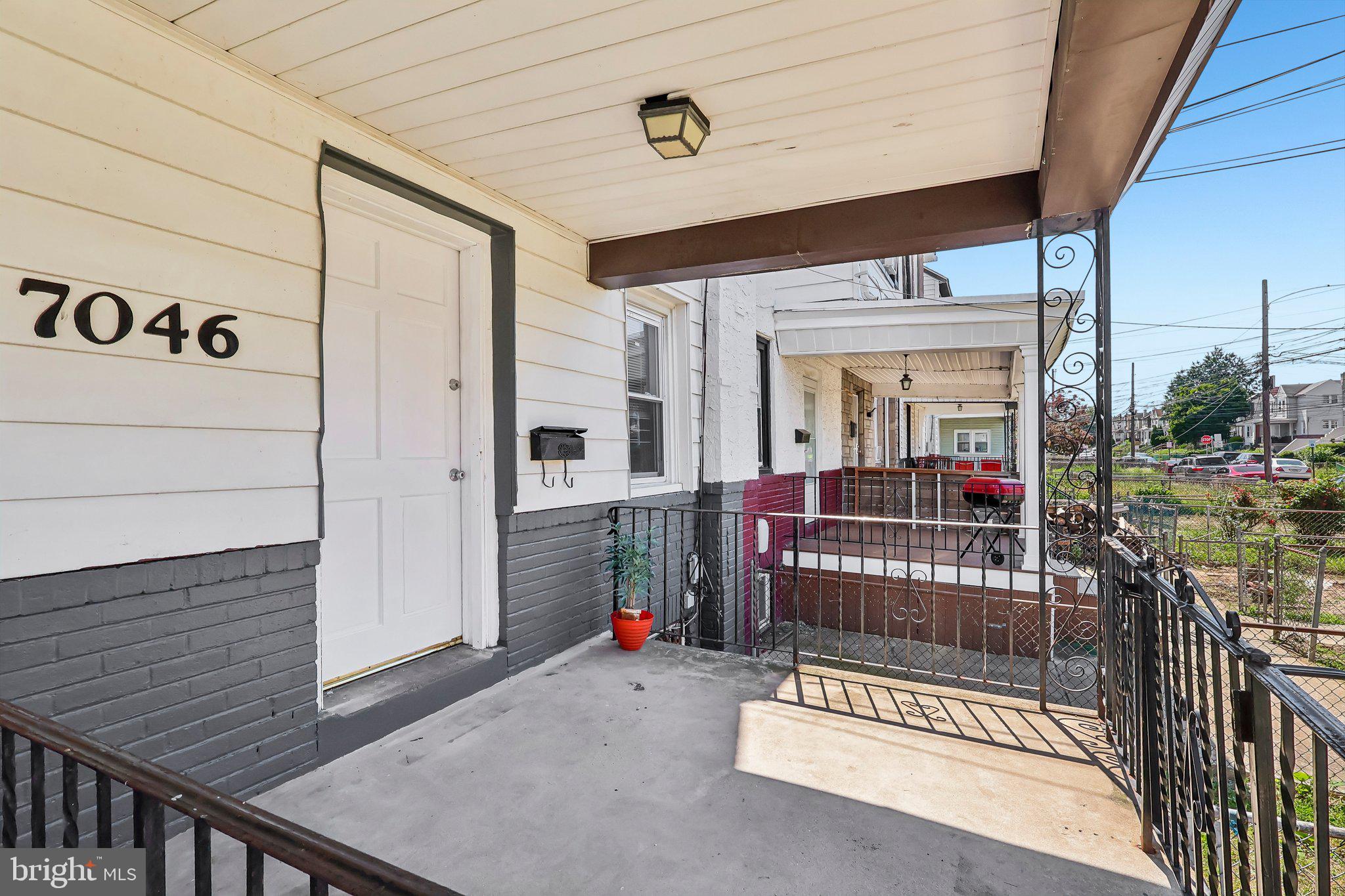 7046 Clover Lane Upper Darby, PA 19082 - Photo 3 of 27
