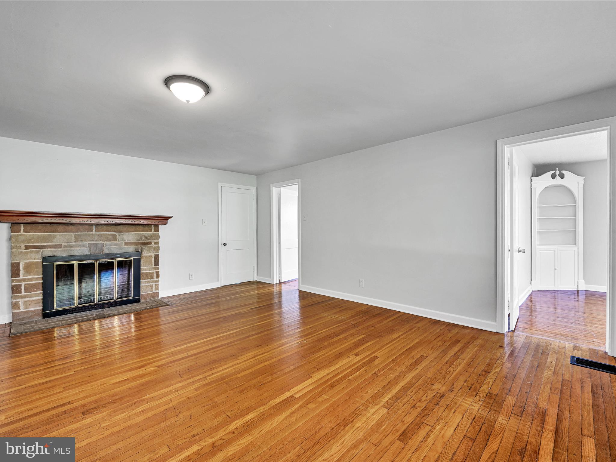 414 Mt Sidney Road Lancaster, PA 17602 - Photo 5 of 32 Living Room