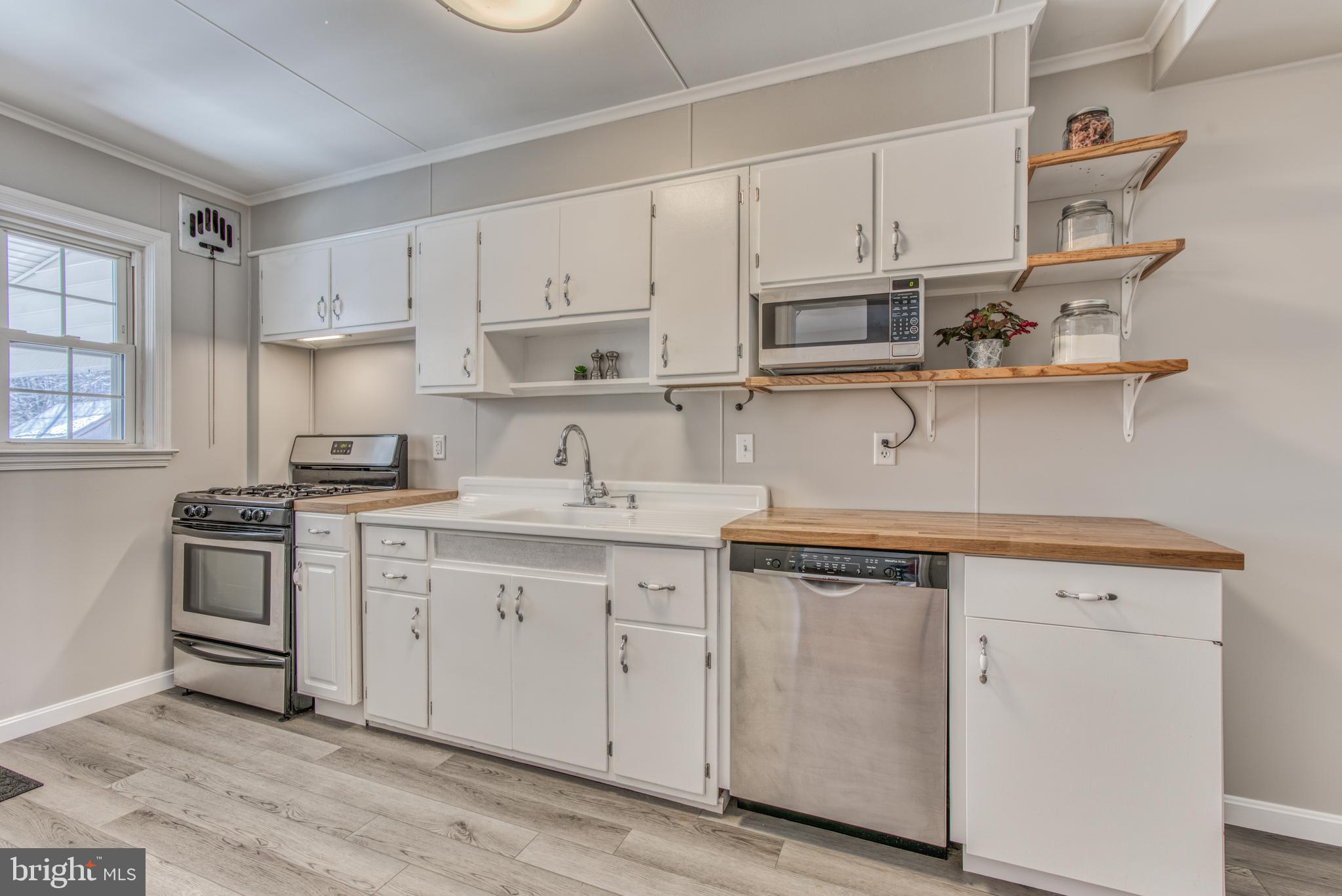 1647 Aberdeen Road Baltimore, MD 21286 - Photo 11 of 49 Kitchen w/ Stainless Steel Appliances