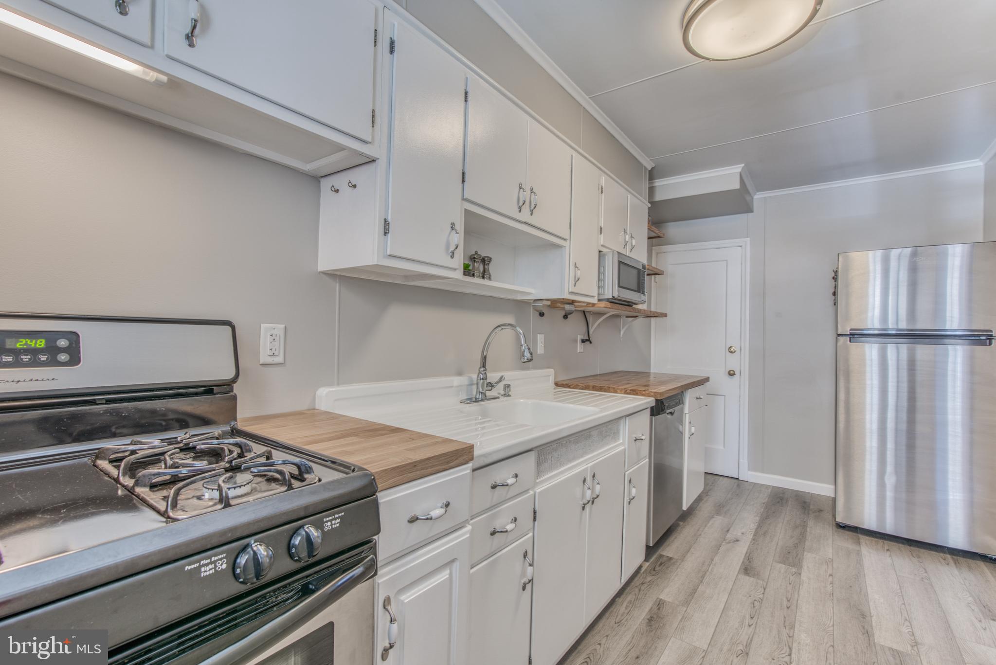 1647 Aberdeen Road Baltimore, MD 21286 - Photo 14 of 49 Gas Stove