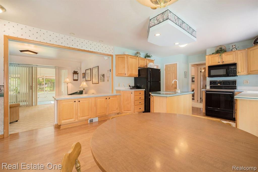 711 Ridgemont Avenue Dearborn, MI 48124 - Photo 18 of 47