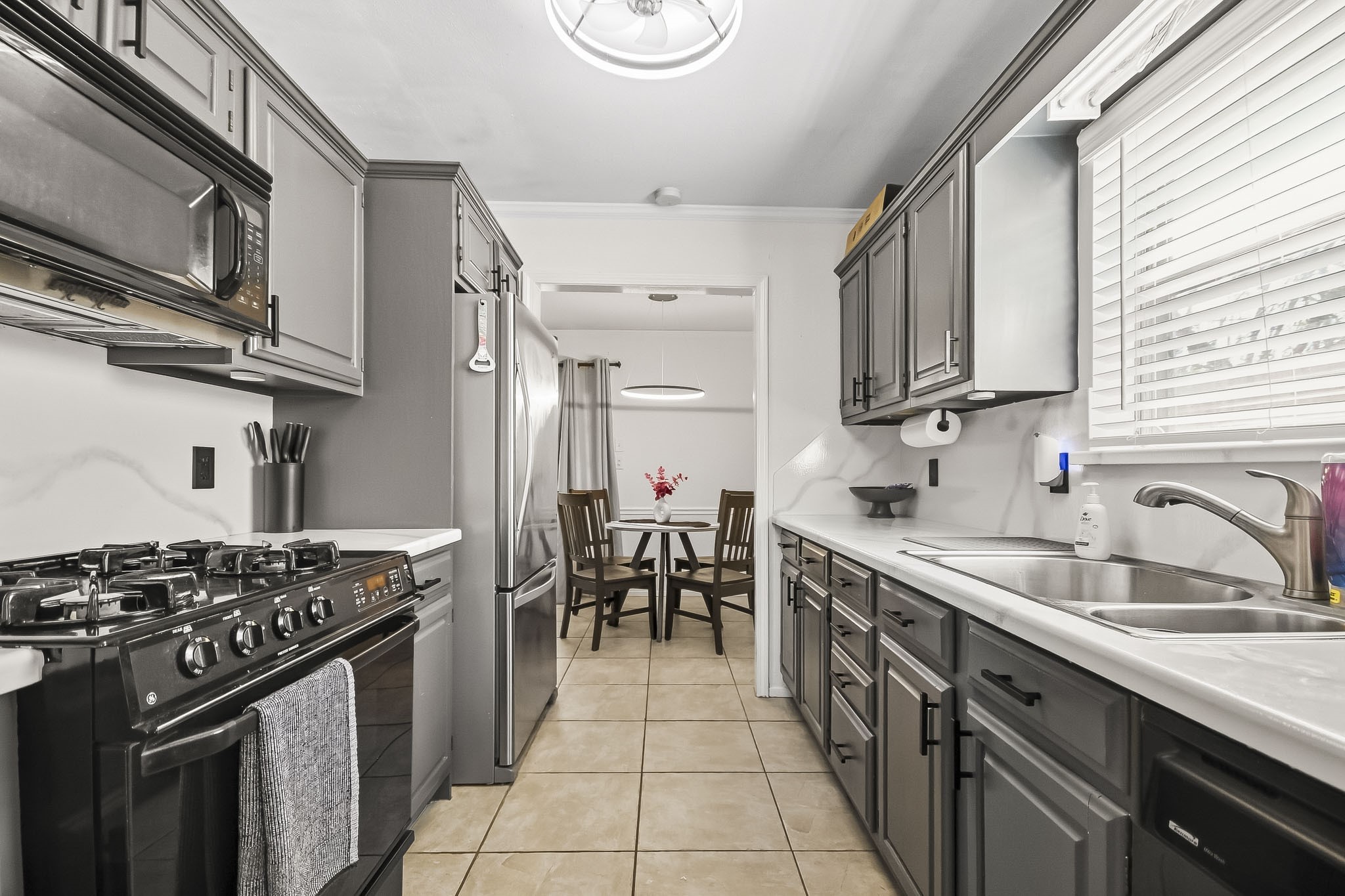 4812 Mistletoe Road Pasadena, TX 77505 - Photo 9 of 23 Updated kitchen