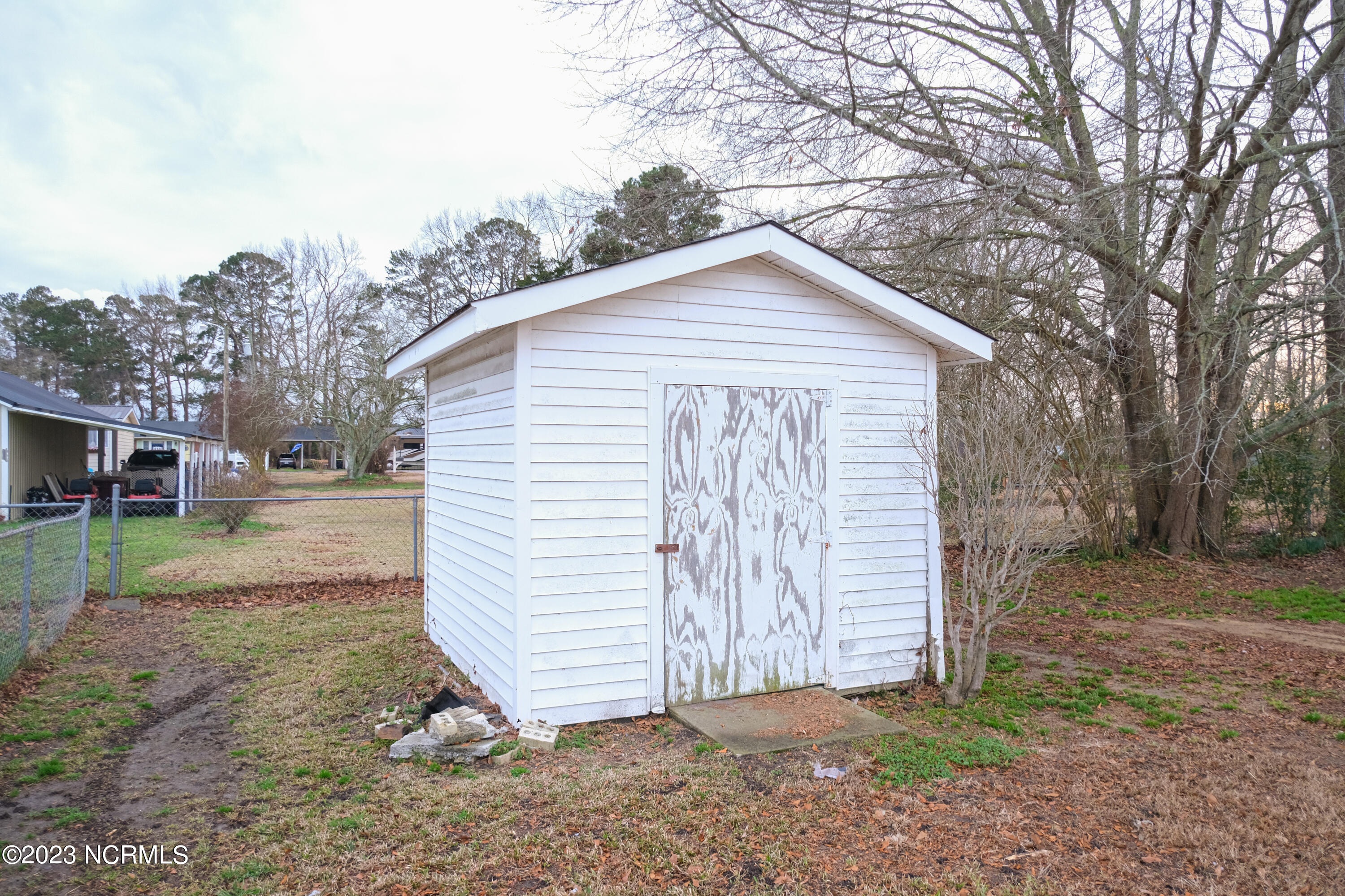 833 Tyree Road Kinston, NC 28504 - Photo 10 of 37 011