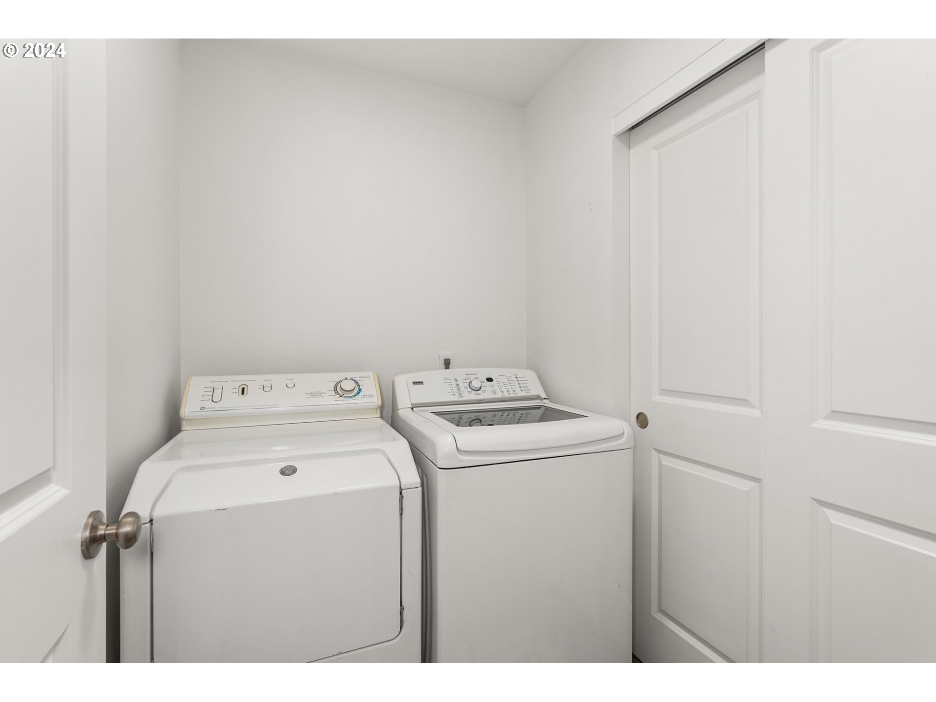 2001 Apple Road Winlock, WA 98596 - Photo 19 of 24 a utility room with dryer and washer