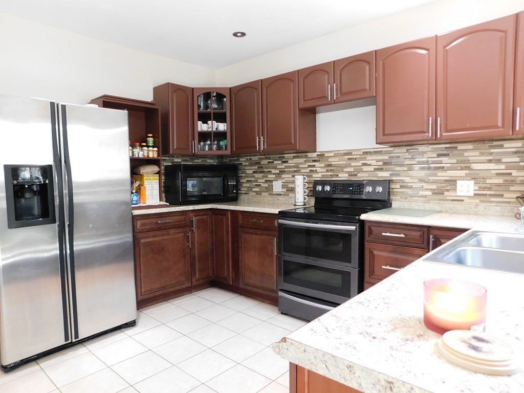 61-63 Virginia Street Springfield, MA 01108 - Photo 6 of 37 Gallery Image 6