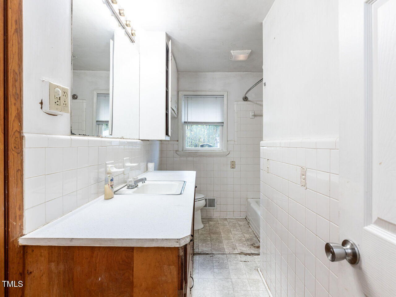 511 Strother Road Raleigh, NC 27606 - Photo 22 of 42 Bath
