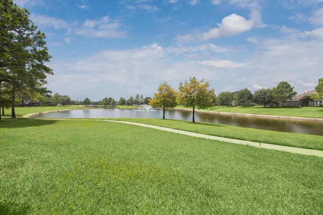 $485,900 | 4707 Lakes Of Pine Forest Court, Houston, TX 77084