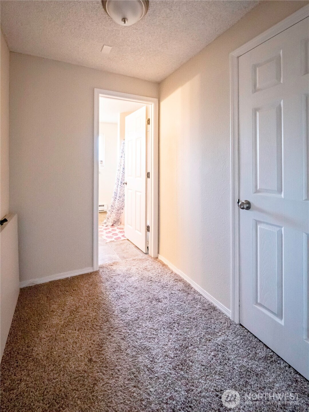 414 Ontario Street Hoquiam, WA 98550 - Photo 11 of 40 a view of an empty room and a window