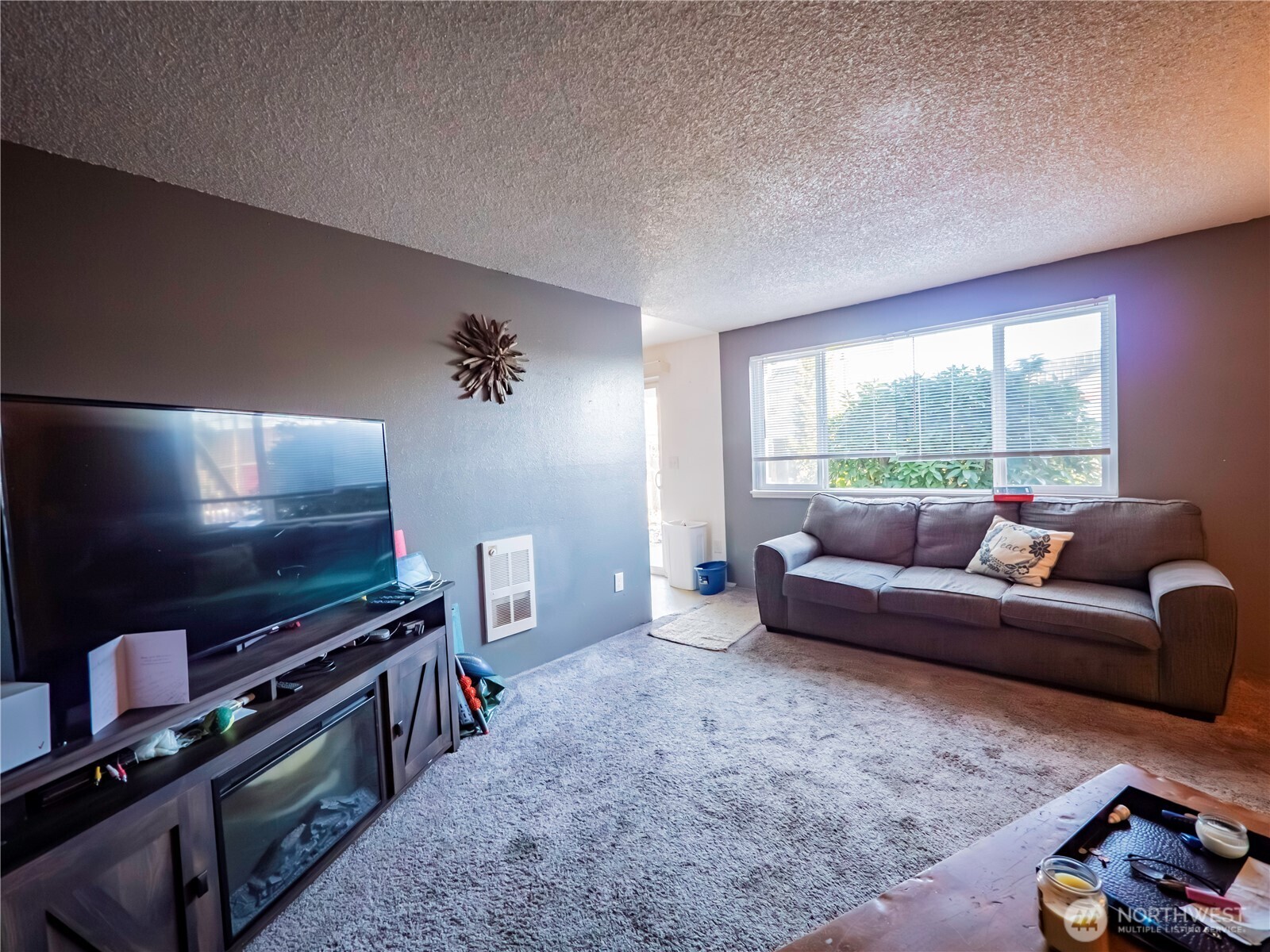 414 Ontario Street Hoquiam, WA 98550 - Photo 13 of 40 a living room with furniture and a flat screen tv