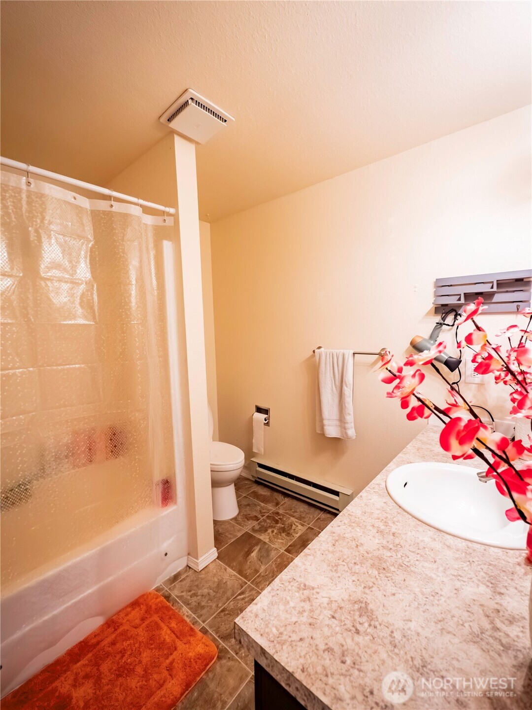 414 Ontario Street Hoquiam, WA 98550 - Photo 16 of 40 a bathroom with a sink toilet and shower