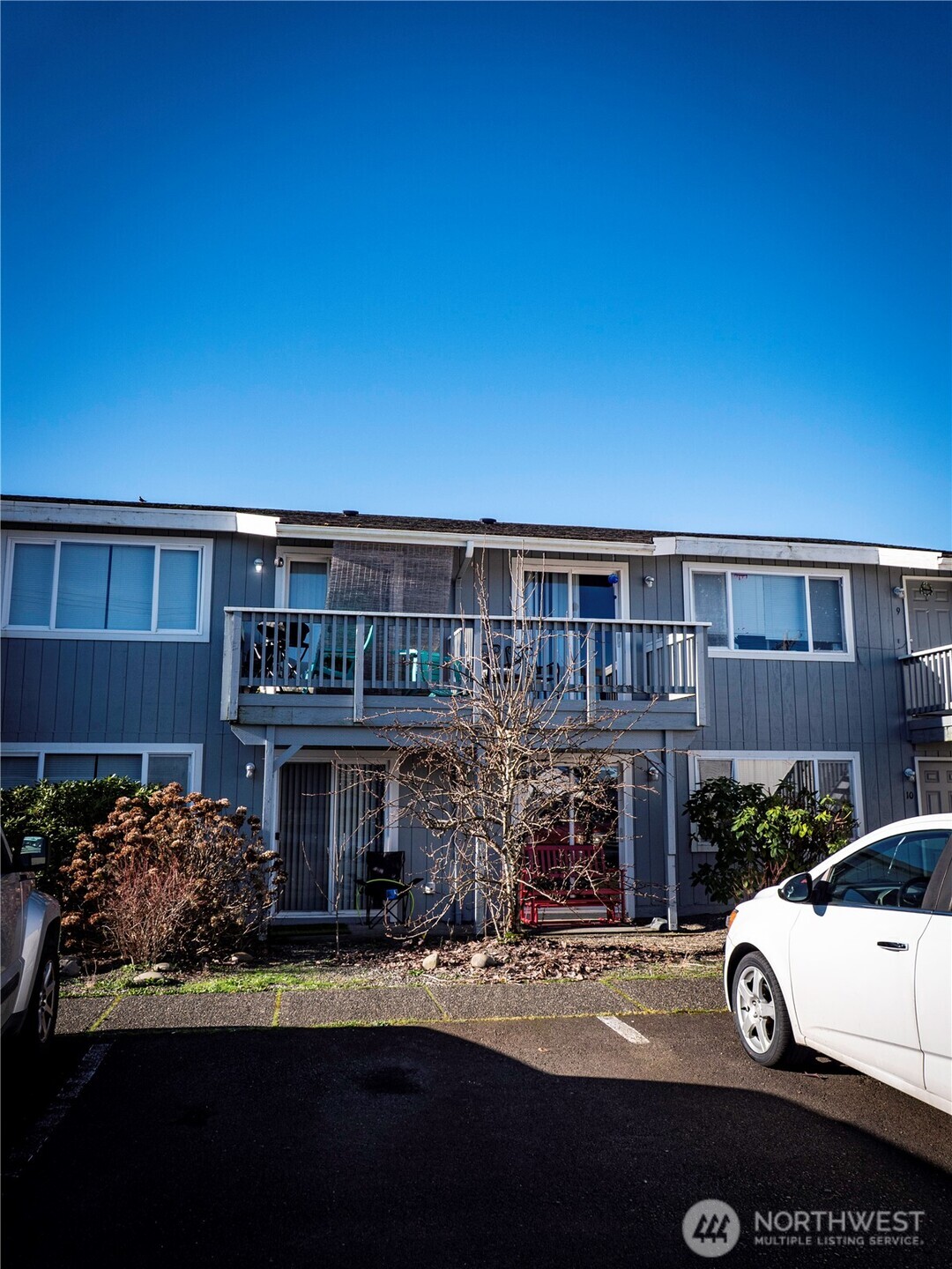 414 Ontario Street Hoquiam, WA 98550 - Photo 19 of 40 a front view of a house with garden