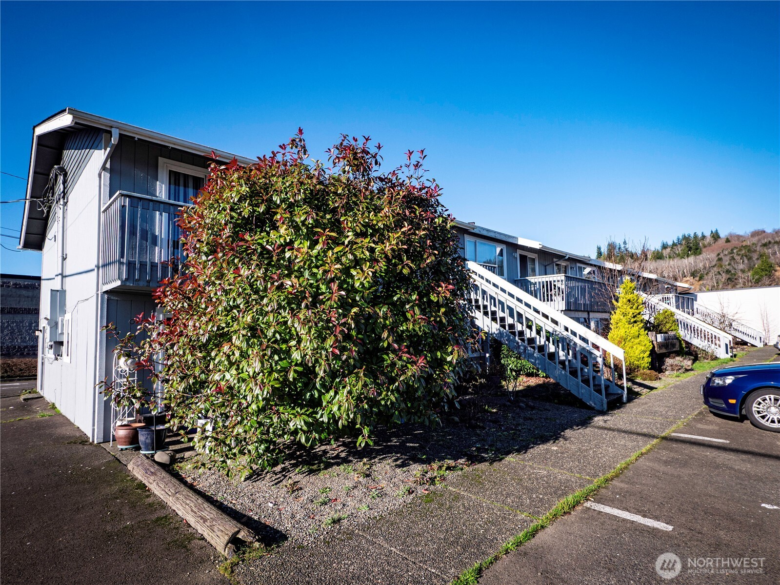 414 Ontario Street Hoquiam, WA 98550 - Photo 21 of 40 a view of roof with sitting area