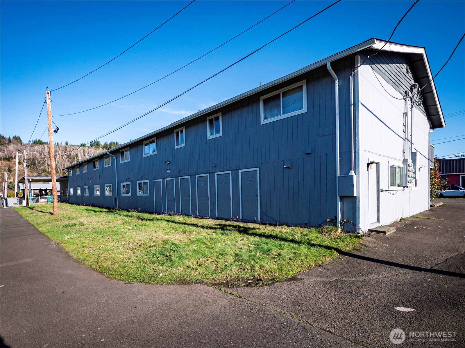 414 Ontario Street Hoquiam, WA 98550 - Photo 37 of 40 a view of backyard with potted plants and wooden fence