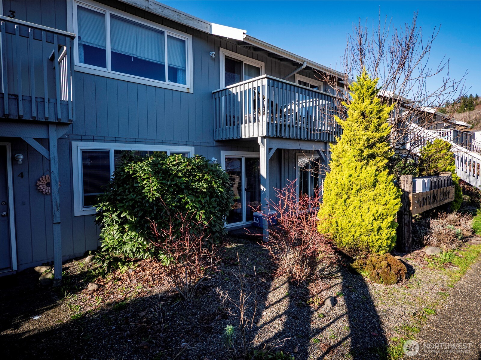414 Ontario Street Hoquiam, WA 98550 - Photo 7 of 40 a front view of a house with a yard
