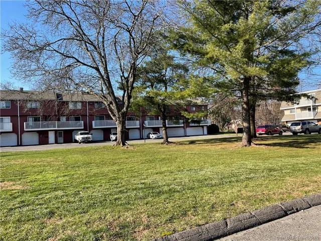 $299,999 | 72 Churchill Drive, Unit 72, Newington, CT 06111