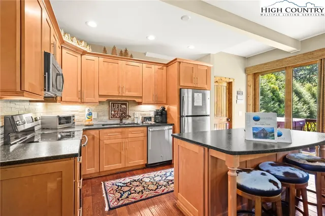 $672,500 | 52 Eagle Cottage Lane, Unit 8, Banner Elk, NC 28604