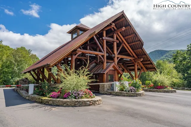 $672,500 | 52 Eagle Cottage Lane, Unit 8, Banner Elk, NC 28604