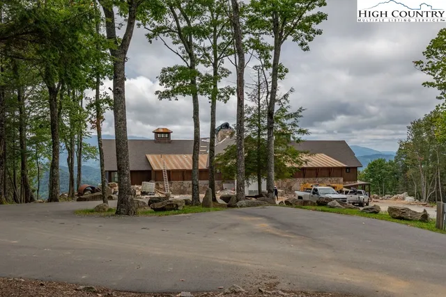 $672,500 | 52 Eagle Cottage Lane, Unit 8, Banner Elk, NC 28604