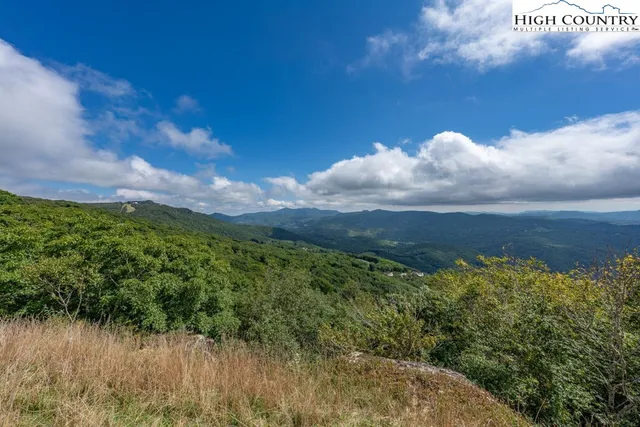 $672,500 | 52 Eagle Cottage Lane, Unit 8, Banner Elk, NC 28604