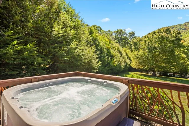 $672,500 | 52 Eagle Cottage Lane, Unit 8, Banner Elk, NC 28604