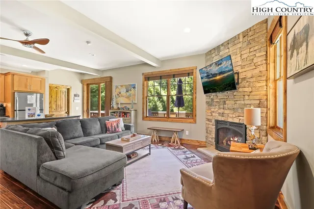 $672,500 | 52 Eagle Cottage Lane, Unit 8, Banner Elk, NC 28604