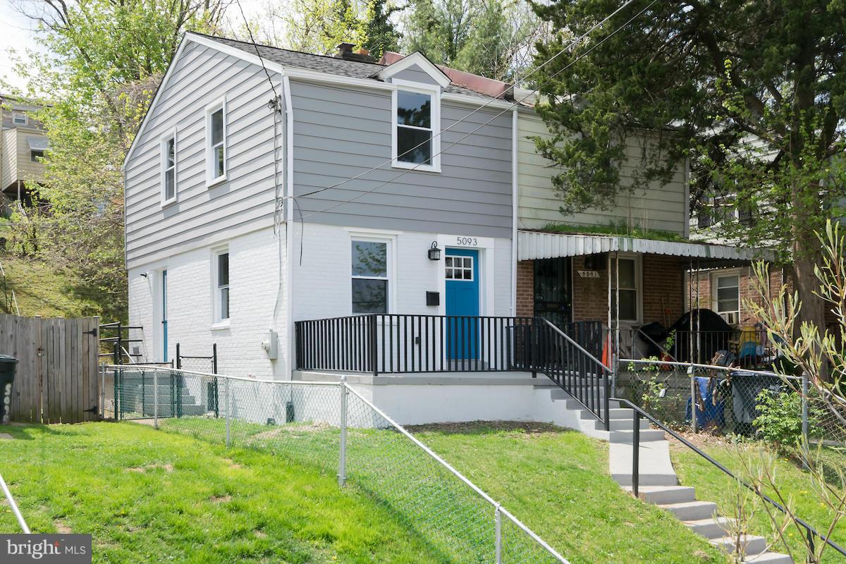 a view of house with backyard