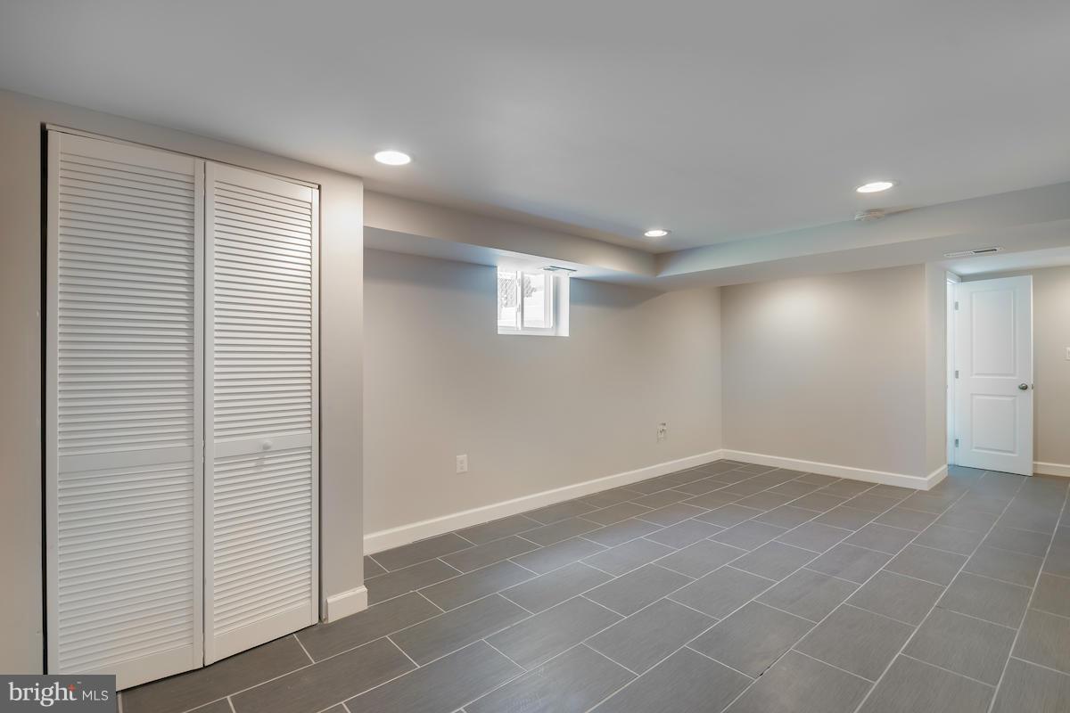 5093 Sheriff Road Northeast Washington, DC 20019 - Photo 11 of 14 an empty room with windows and closet
