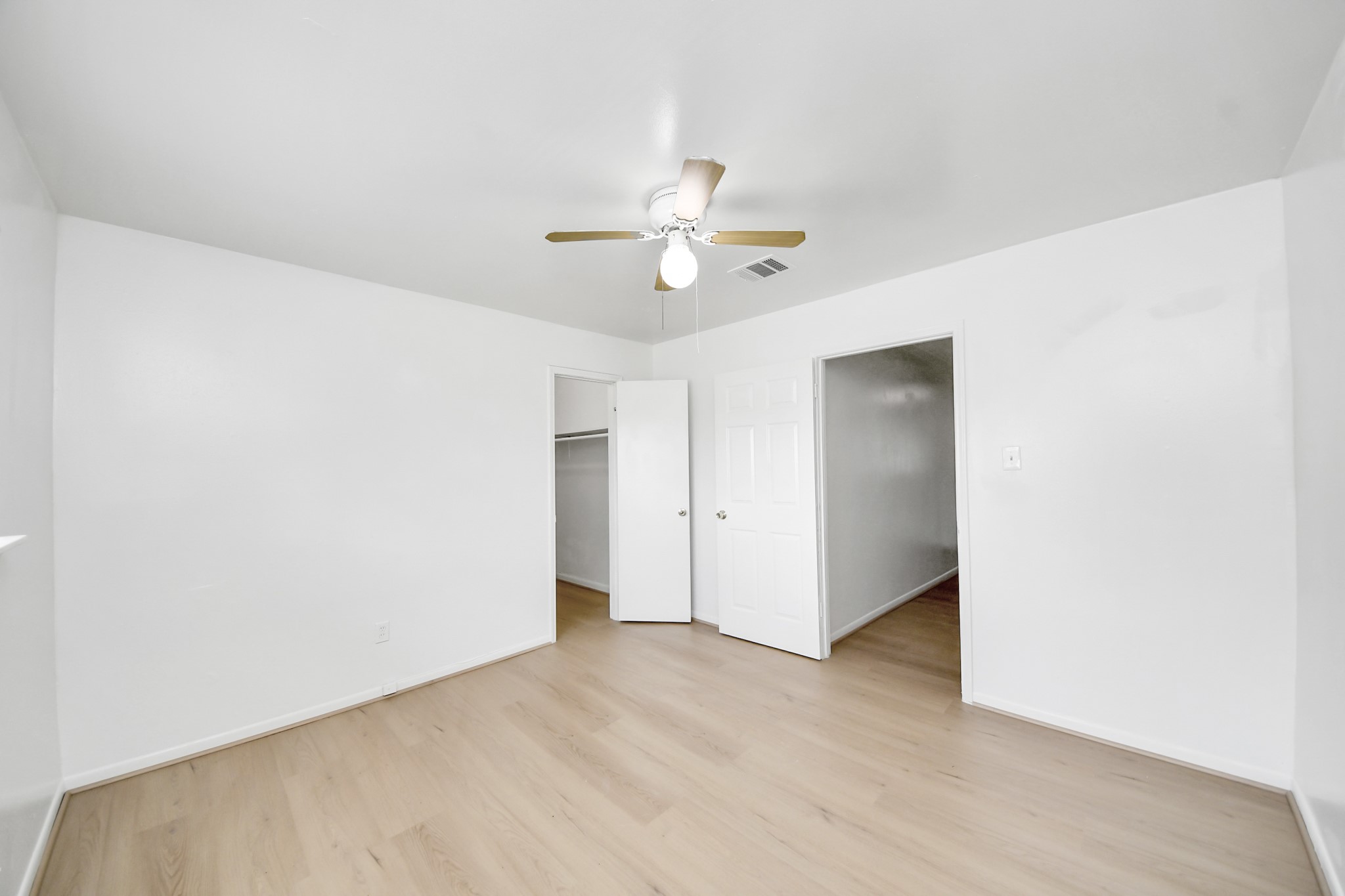 9131 Rentur Drive Houston, TX 77031 - Photo 12 of 27 Primary Bedroom