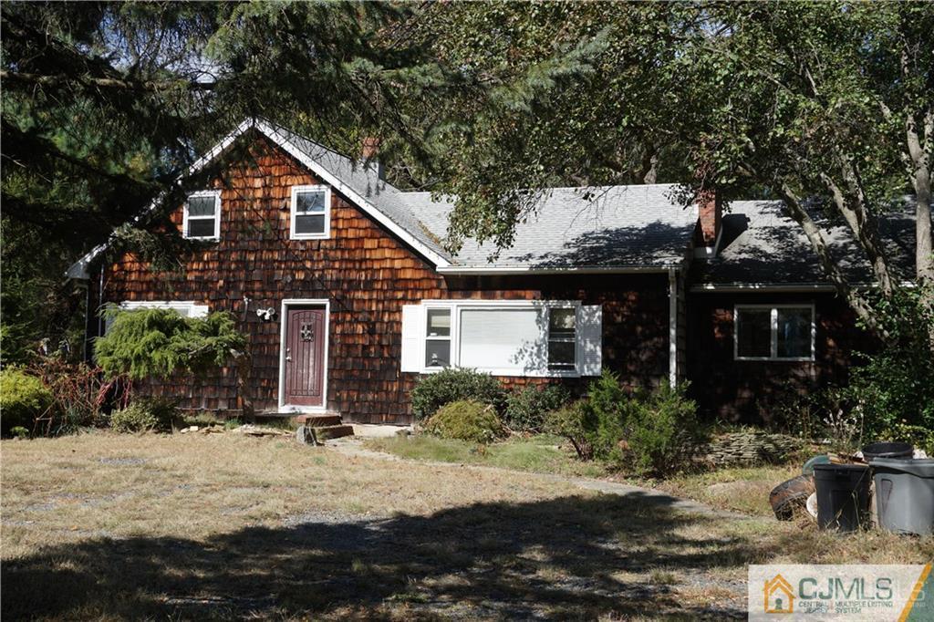 634 Old Stage Road East Brunswick, NJ 08816 - Photo 1 of 17 a front view of a house with yard and green space