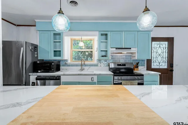 $239,900 | 488 Omaha Drive, Omaha, TX 75571