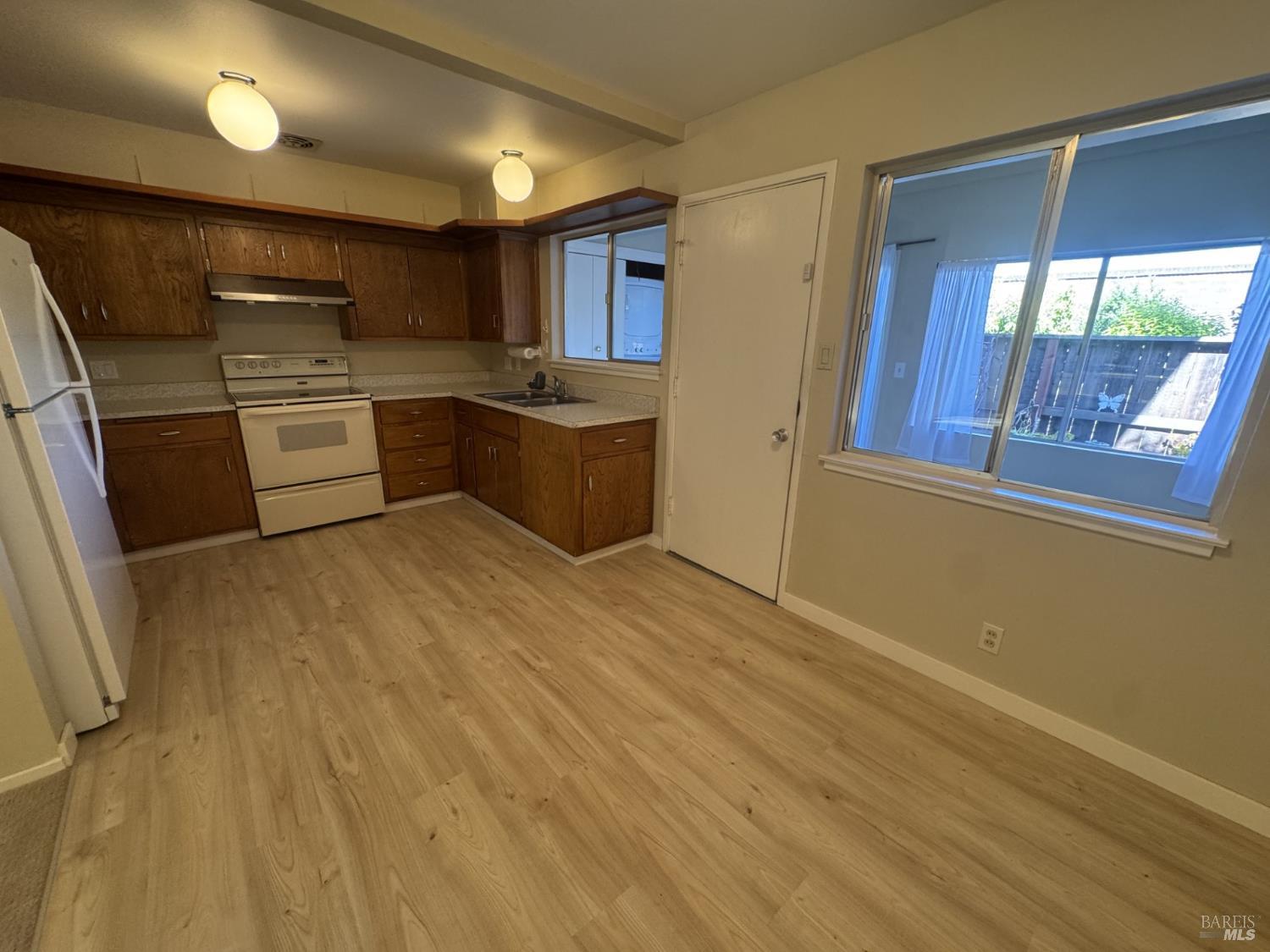 1080 Los Gamos Road, Unit A San Rafael, CA 94903 - Photo 9 of 25 Gallery Image 9