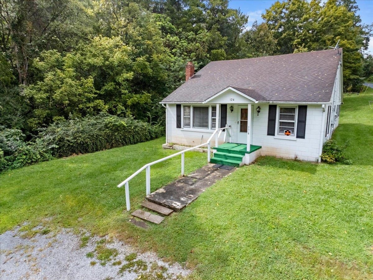 124 Big Branch Hollow Road Pembroke, VA 24136 - Photo 4 of 39 Gallery Image 4