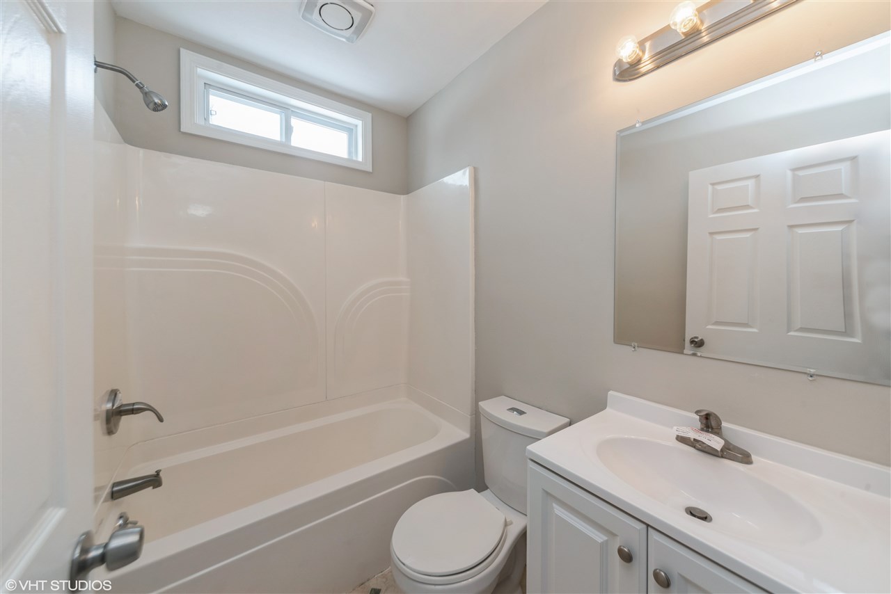 2417 North State Road Davison, MI 48423 - Photo 16 of 20 Bathroom