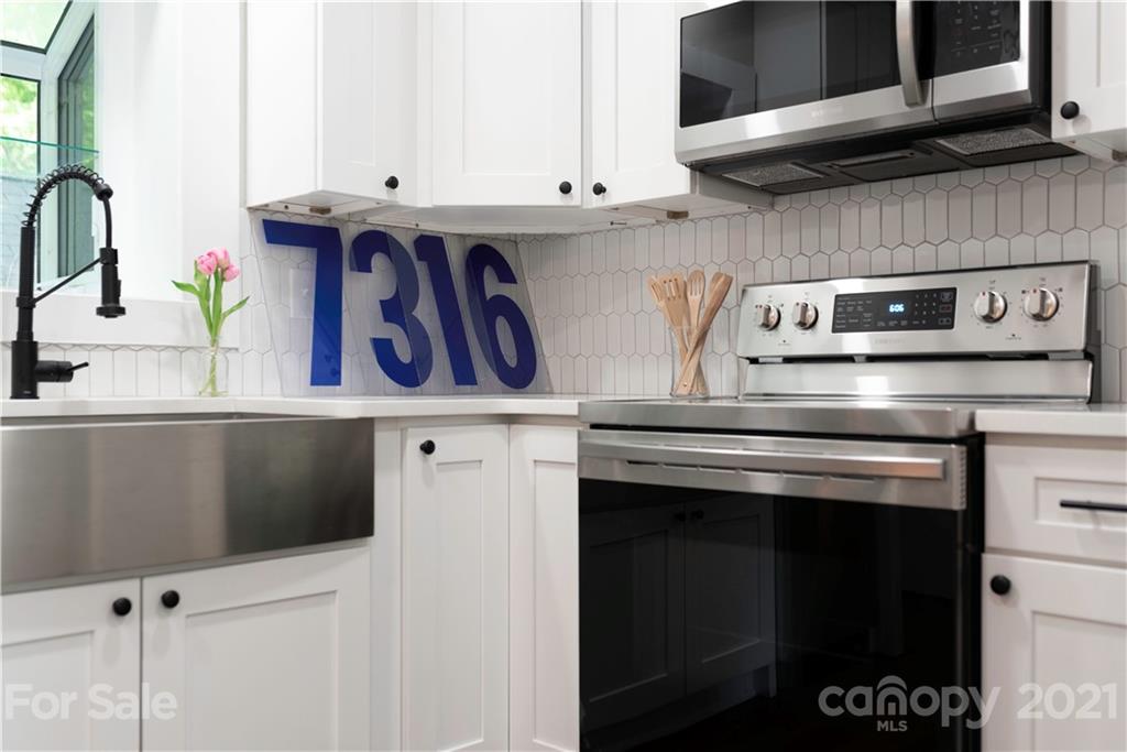 7316 Watercrest Road Charlotte, NC 28210 - Photo 10 of 28 a kitchen with a stove and cabinets