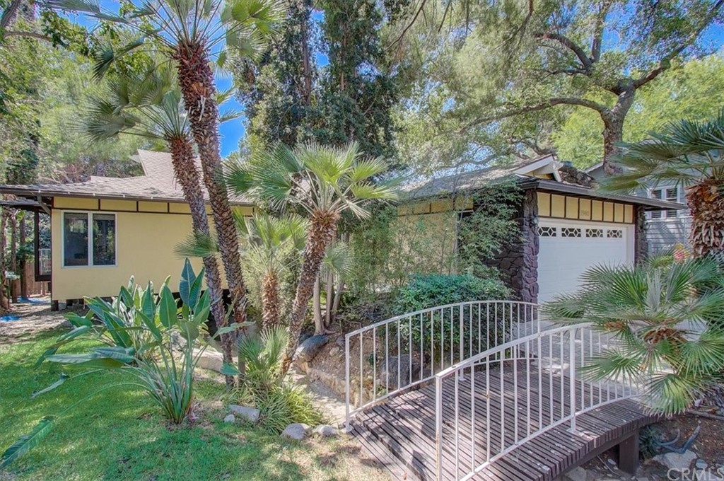 1980 El Arbolita Drive Glendale, CA 91208 - Photo 2 of 43 a view of street from a balcony