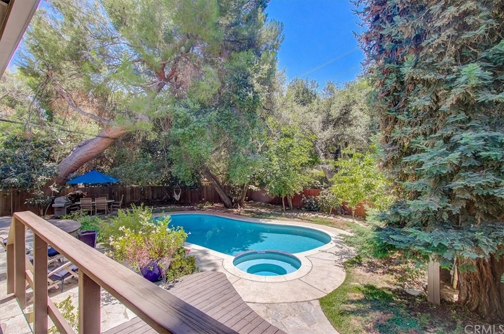 1980 El Arbolita Drive Glendale, CA 91208 - Photo 30 of 43 a view of a backyard with sitting area