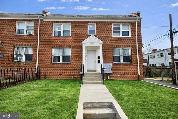$1,199,000 | 1211 18th Place Northeast, Washington, DC 20002