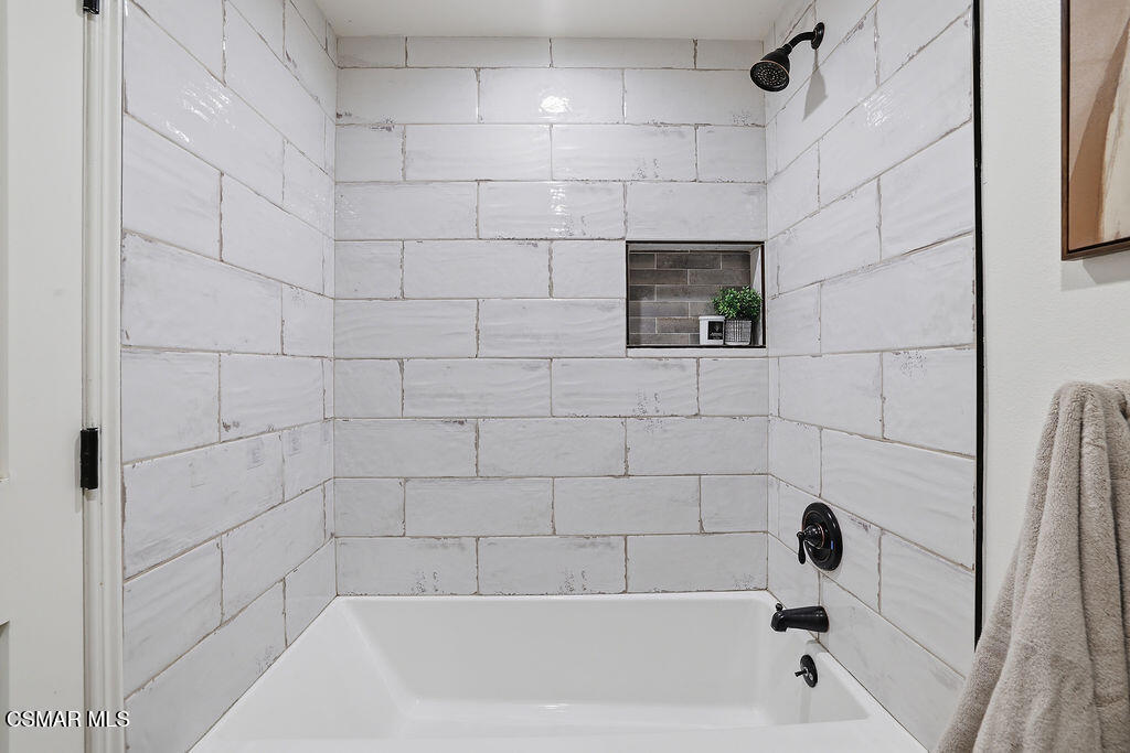 1772 Fred Avenue Simi Valley, CA 93065 - Photo 31 of 43 a bathroom with a bathtub