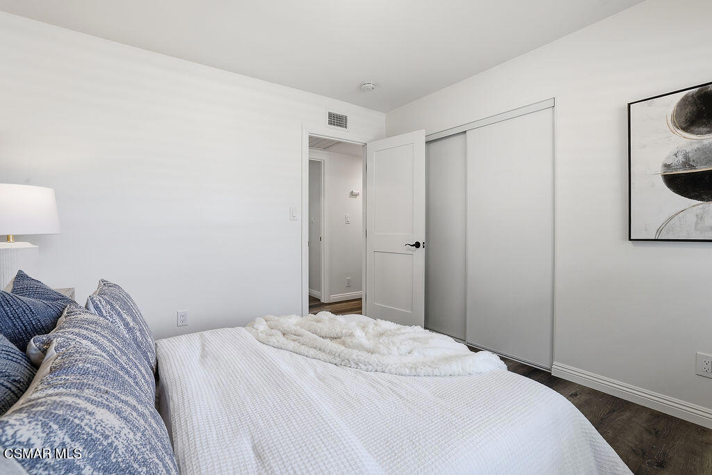 1772 Fred Avenue Simi Valley, CA 93065 - Photo 33 of 43 a bedroom with a bed and a mirror